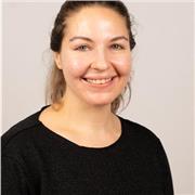 Zertifizierte Türkischlehrerin mit Berufserfahrung, die alle Altersgruppen unterrichtet